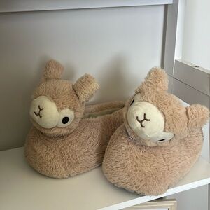 Women’s lama slippers